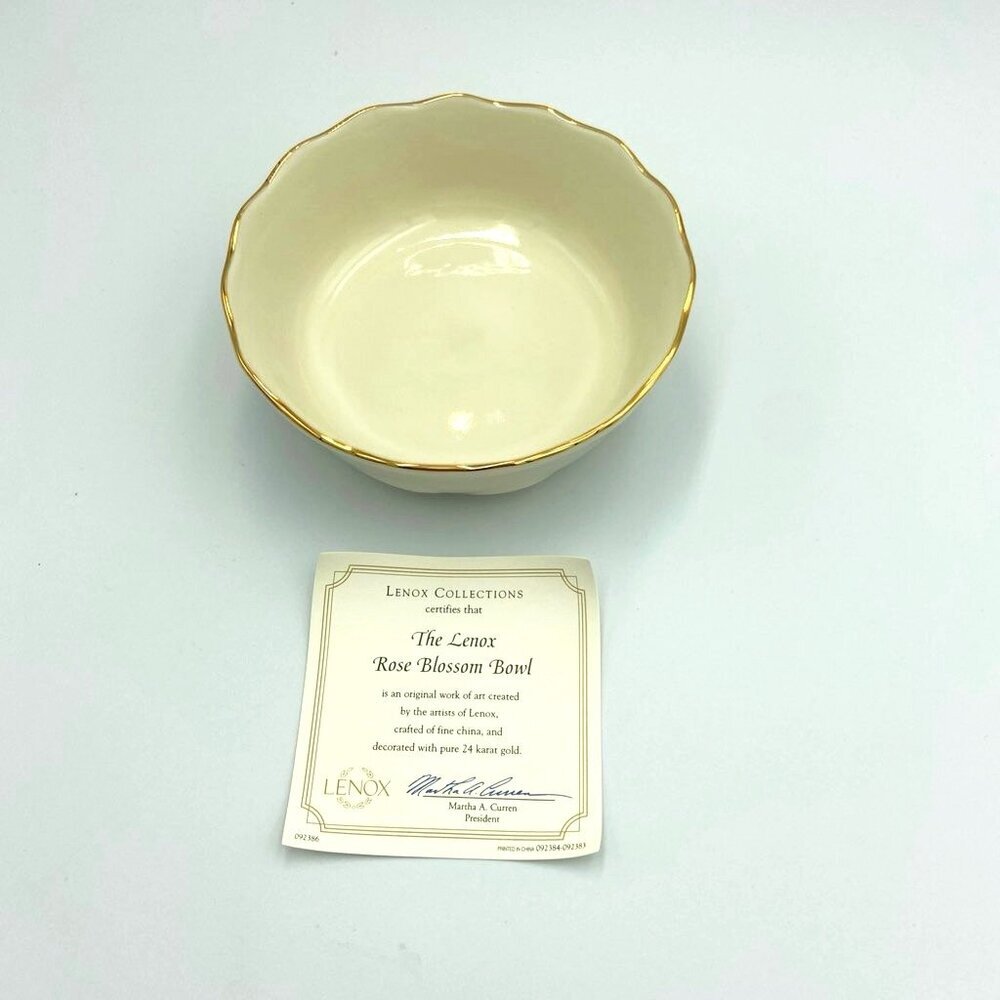 Lenox Rose Blossom Bowl Scalloped Edge Embossed 24 kt Gold Trim &‎ Certificate